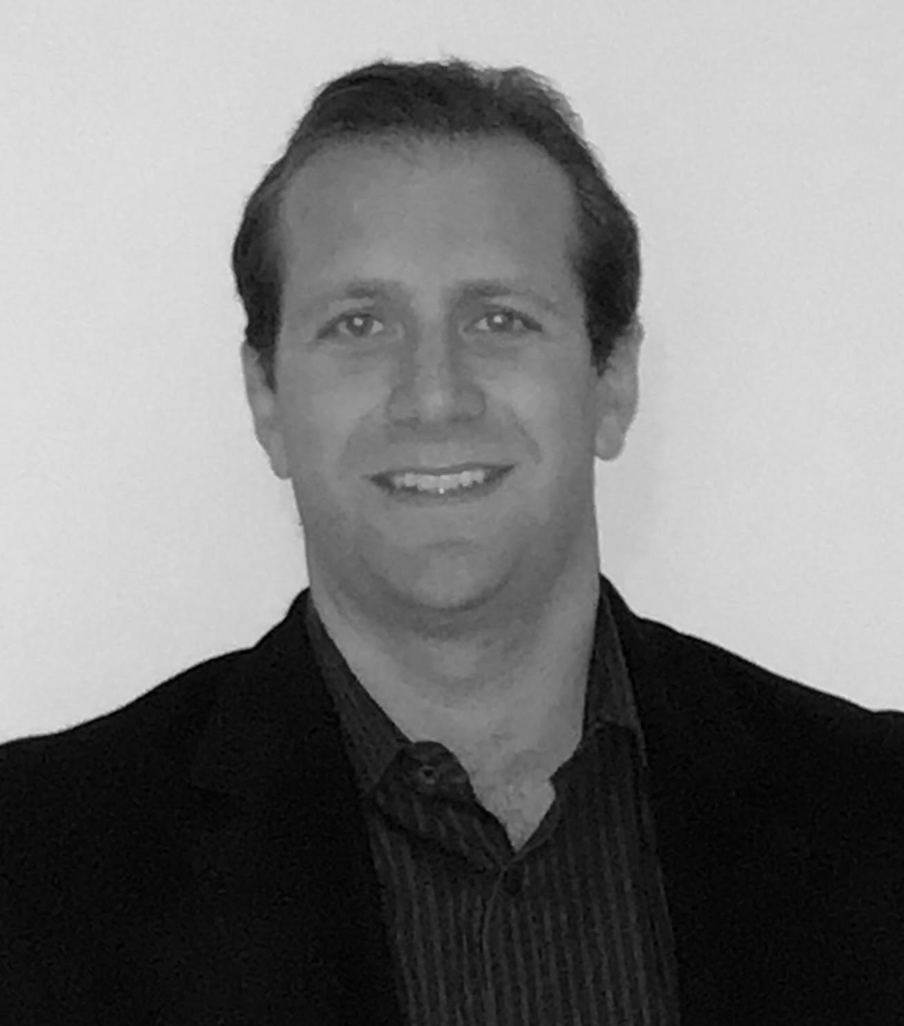 https://thrivescholars.org/wp-content/uploads/2022/08/Jesse-Reinherz.jpg